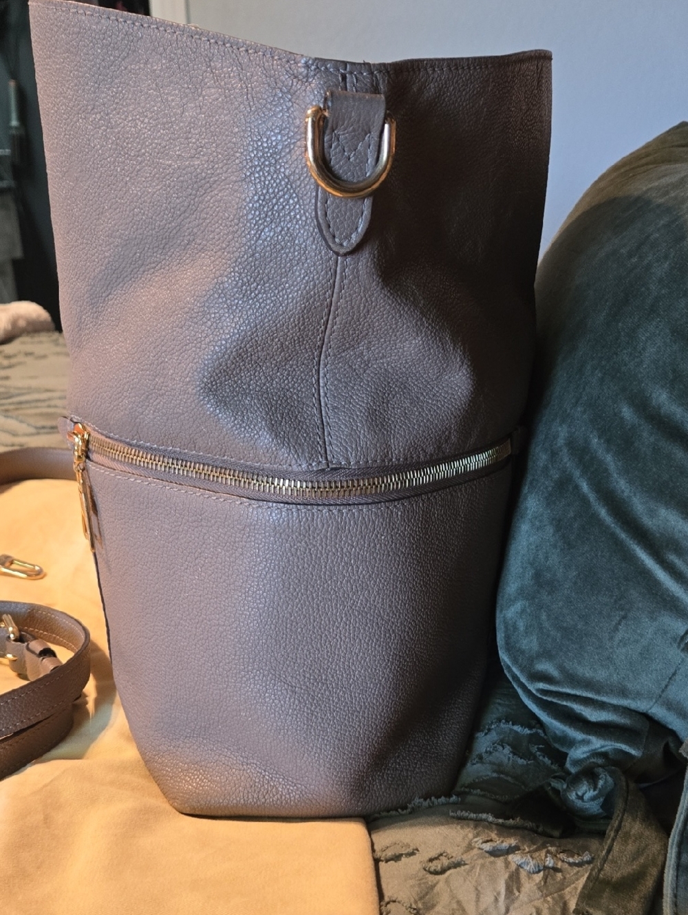 Vuittion Monogram Empreinte Hobo. - Picture 4 of 10